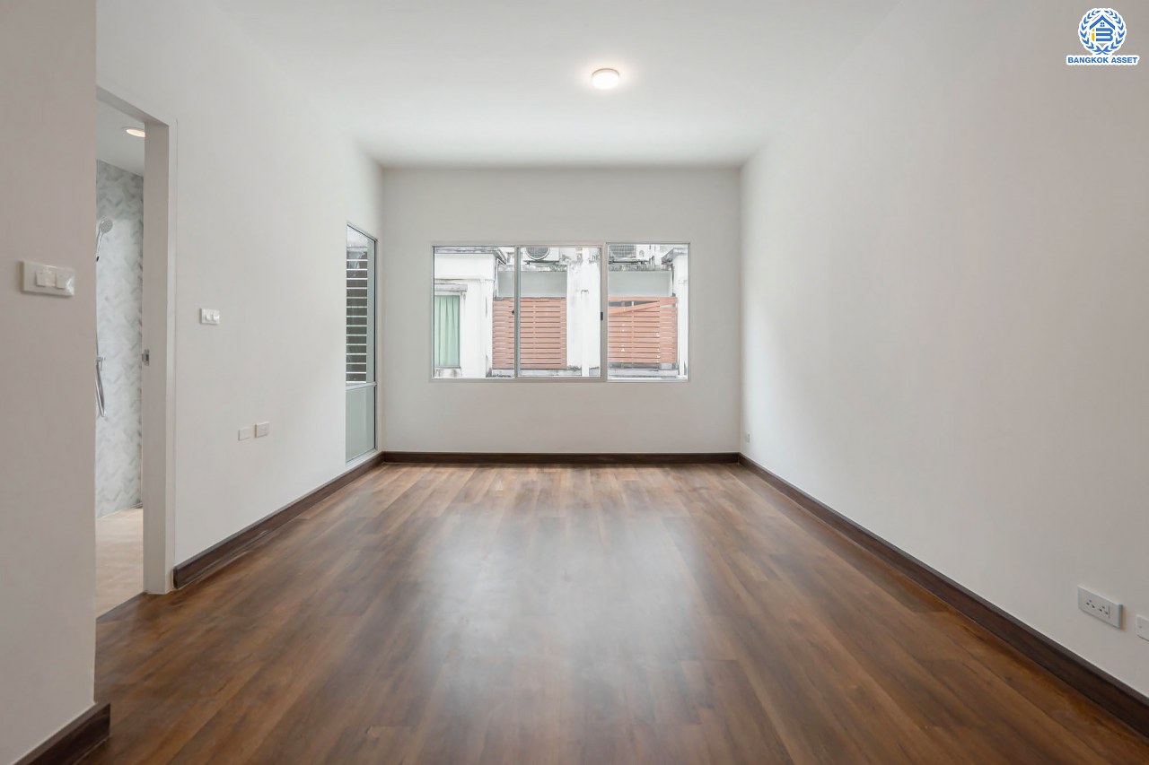 บ้านมือสองตกแต่งใหม่ ทาวน์โฮม 3 ชั้น ม.ทาวน์พลัส เพชรเกษม-บางแค เนื้อที่ 19.4 ตร.ว. ฟังก์ชัน 3 ห้องนอน 3 ห้องน้ำ จอดรถได้ 1 คัน รองรับทุกกิจกรรม บนทำเลเชื่อมต่อหลายเส้นทาง ใกล้จุดขึ้นทางด่วน "วงแหวน-กาญจนาภิเษก" และรถไฟฟ้าสายสีน้ำเงิน "สถานีบางแค"